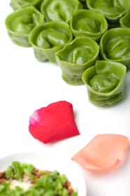 绿色饺子美食图片下载