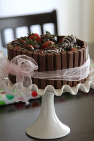 巧克力棒装饰蛋糕图片