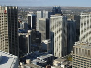城市中心高楼图片