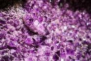 紫晶矿石图片
