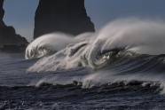 大海巨浪翻滚图片