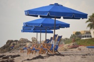 沙滩椅海滩伞图片