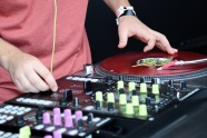 DJ打碟机设备图片