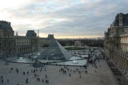 卢浮宫玻璃金字塔图片