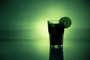 饮料创意绿色背景图片