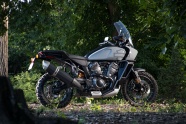银黑色酷炫摩托车图片