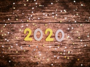 2020数字字样木板背景图片