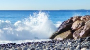 蔚蓝大海海浪拍打图片
