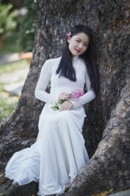 越南白色奥黛裙美女写真图片