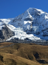 阿尔卑斯山少女峰雪景图片