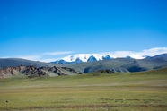 蒙古草原雪山风景图片