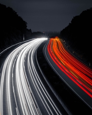 夜晚高速公路光痕迹图片