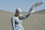 伊朗沙漠旅行美女图片