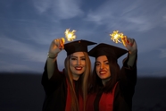 毕业季伊朗美女毕业照图片