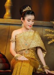 泰国传统服饰美女写真图片