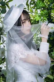 越南美女白色婚纱写真艺术图片