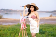 亚洲大胆户外绘画美女写真艺术图片