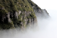 云雾缭绕山峰仙境摄影图片