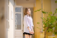 亚洲衬衫短裙校园美女图片