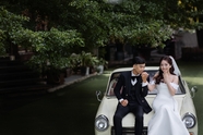 亚洲年轻小情侣婚纱写真摄影图片