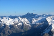 阿尔卑斯山雪域高山山脉风光摄影图片