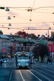 日暮黄昏瑞典哥德堡城市街头电车图片