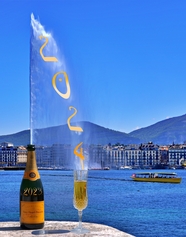 港口码头香槟庆祝摄影图片
