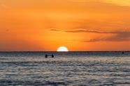 日暮黄昏海上落日残阳摄影图片