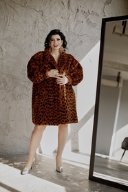 欧美时尚豹纹大衣美女人体艺术图片