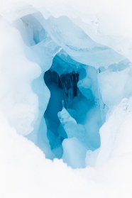 冬季冰窟窿图片