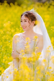 黄色油菜花海婚纱摄影图片