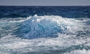 海洋大浪翻卷图片