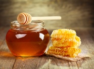 黄色蜂蜜与蜂巢蜜图片