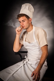 厨师抽烟图片