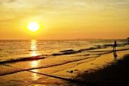 海滩夕阳图片