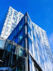 蓝色玻璃大楼图片