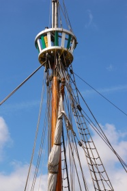 帆船桅杆图片