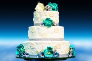 三层婚礼奶油蛋糕图片