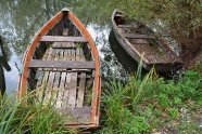 废弃木船只图片