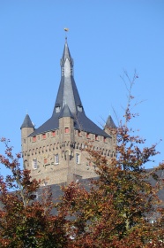 特色古堡尖顶建筑图片