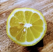 成熟黄柠檬水果图片