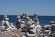 海滩石头堆叠景观图片