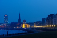 莱茵河畔建筑夜景图片
