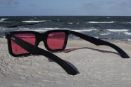 海边沙滩太阳镜图片