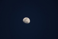 真实月亮高清图片