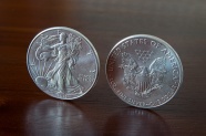 两枚硬币图片