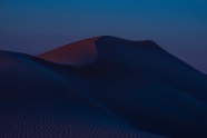 夜晚沙漠沙丘风景图片