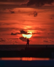 傍晚夕阳红美景图片