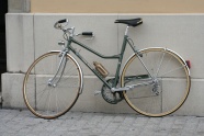 复古老式女款自行车图片