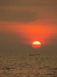 海上夕阳西下风景图片